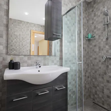 Spacious & Quietly Located 2Bd Penthouse With Large Terrace & Distant Sea Views San Pawl il-Baħar Kültér fotó