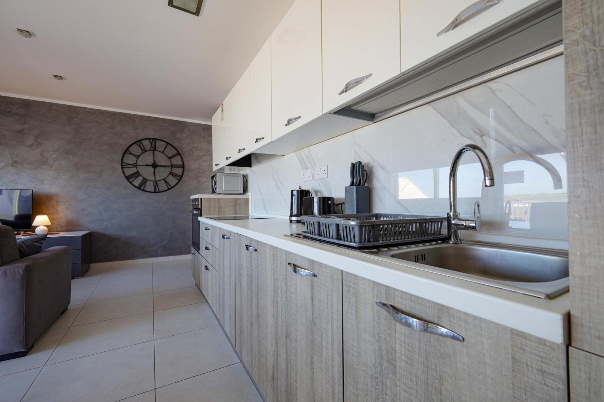 Spacious & Quietly Located 2bd Penthouse With Large Terrace & Distant Sea Views Apartment St. Paul's Bay