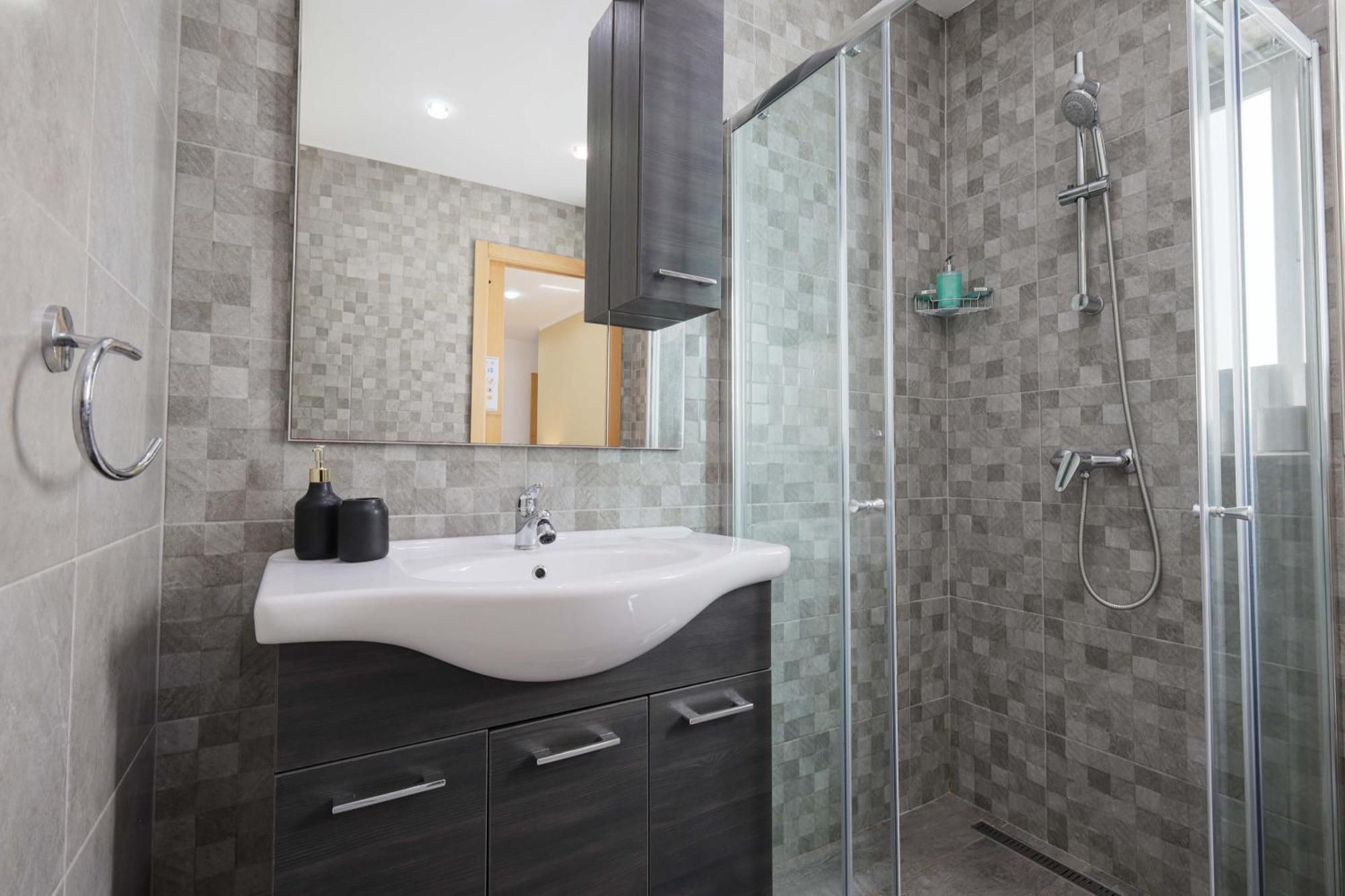 Spacious & Quietly Located 2bd Penthouse With Large Terrace & Distant Sea Views