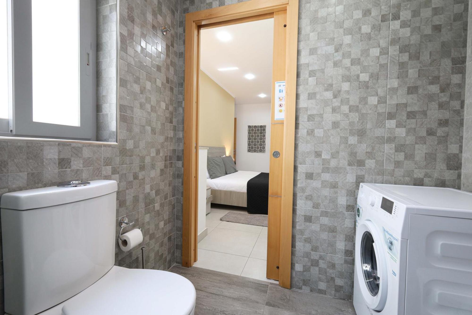 Apartment Spacious & Quietly Located 2bd Penthouse With Large Terrace & Distant Sea Views