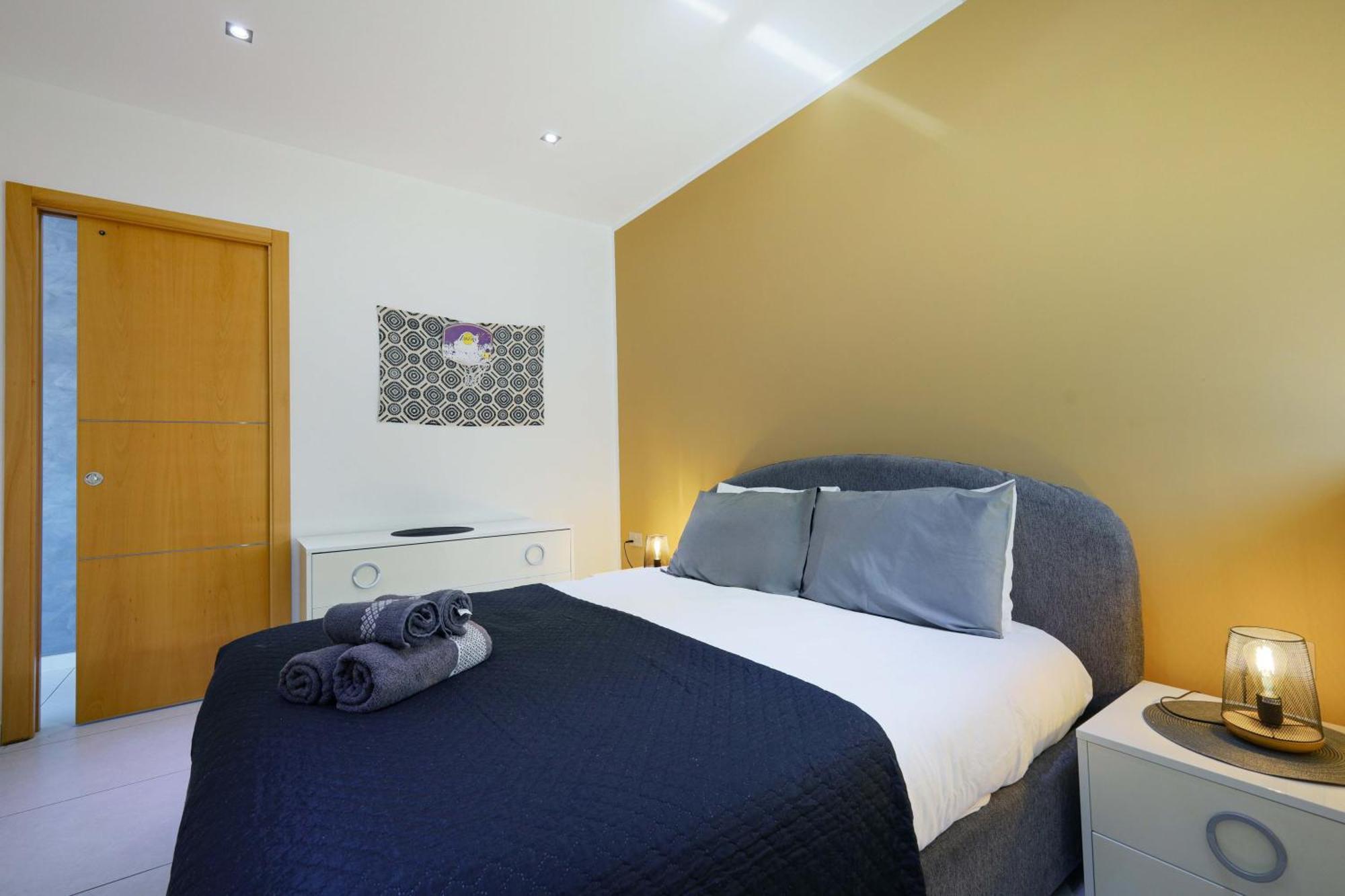 Spacious & Quietly Located 2bd Penthouse With Large Terrace & Distant Sea Views * St. Paul's Bay